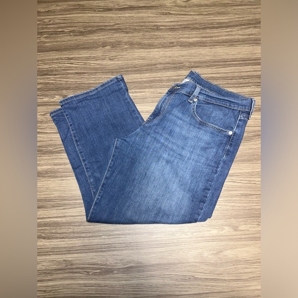 Levi's Denim - Levi’s Curvy Capris Size 33